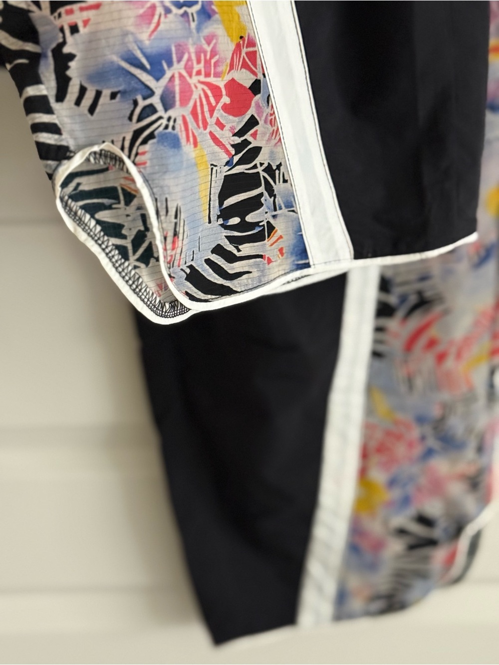 NWT FREE PEOPLE Black Pants in mystic floral Side Panels
Size L - Picture 5 of 10